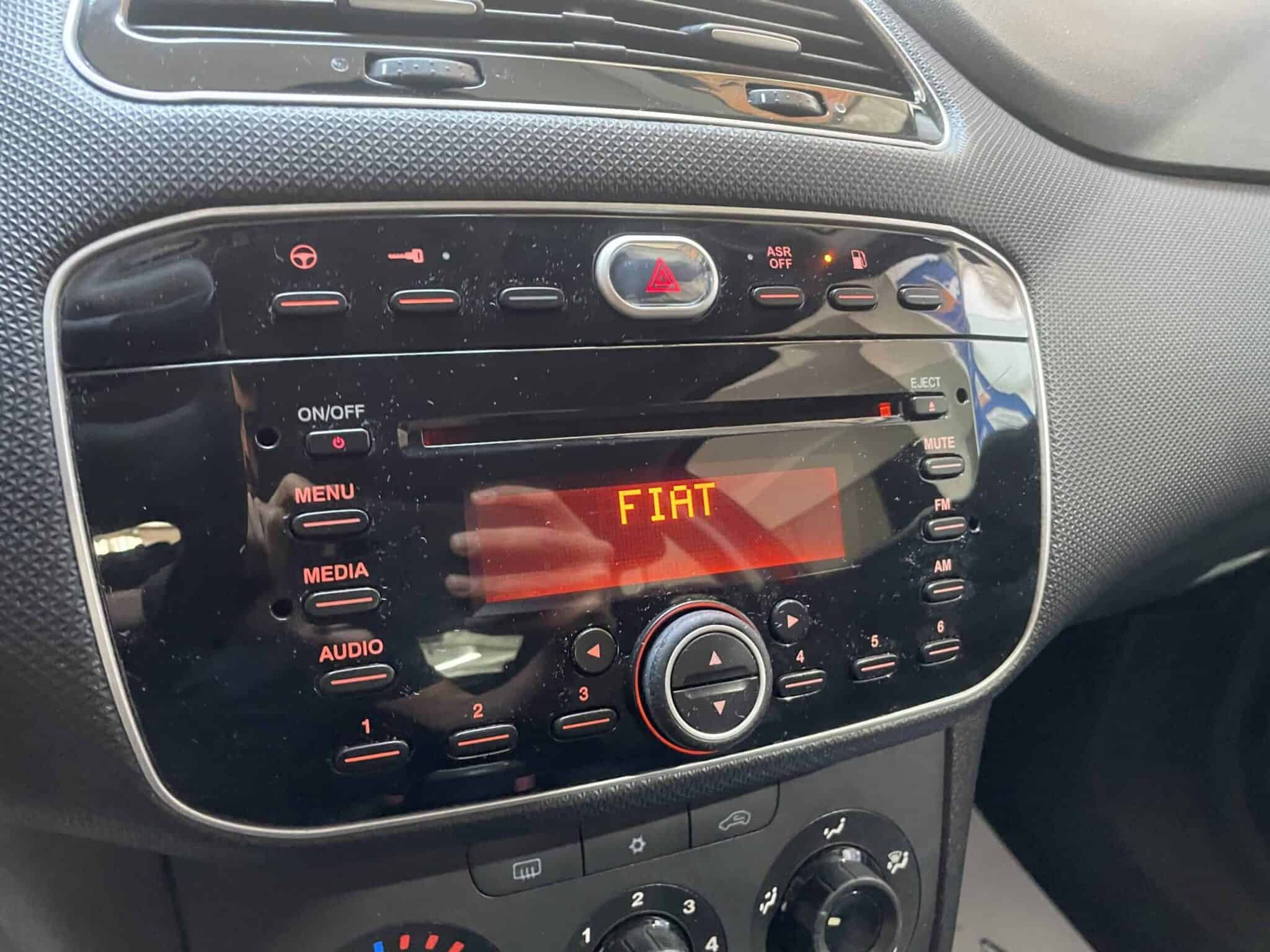 fiat-punto-neopatentati-benzinametano-17-fiat-punto-2013-metano-neopatentati-acc