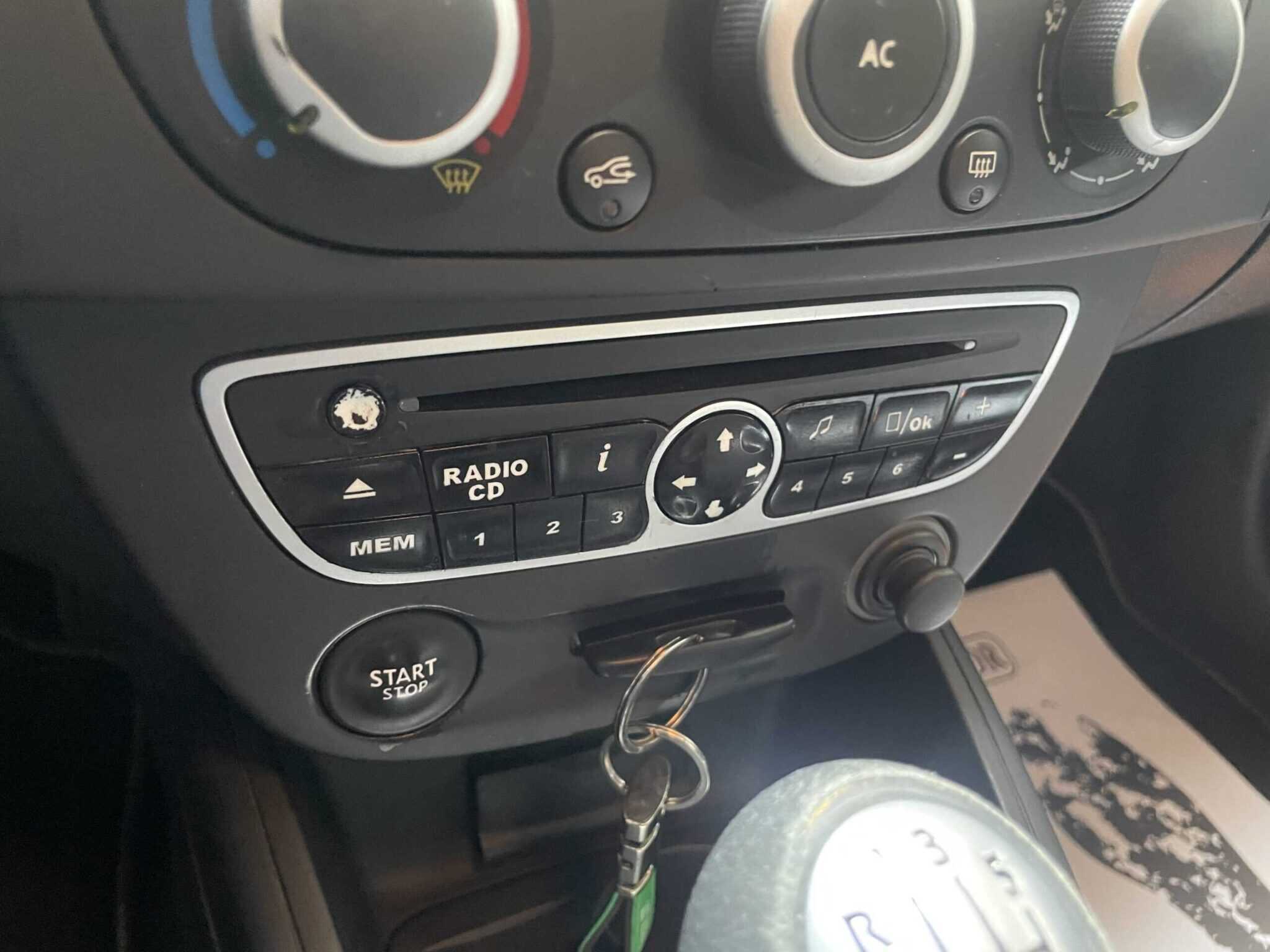 renault-megane-sw-spaziosa-buone-condizioni-17renault-megane-diesel-2009-sw-acce