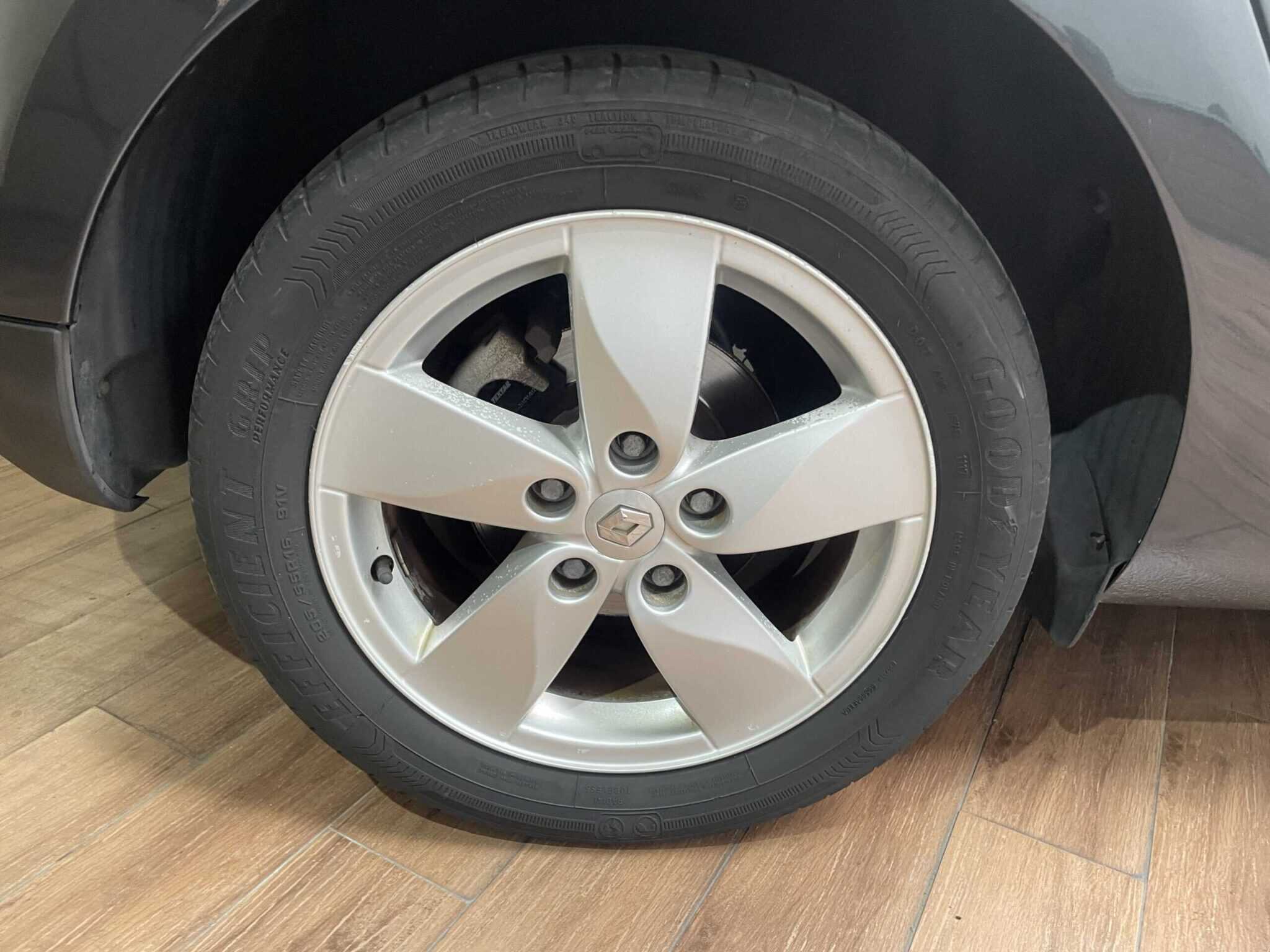 renault-megane-sw-spaziosa-buone-condizioni-32-scaled