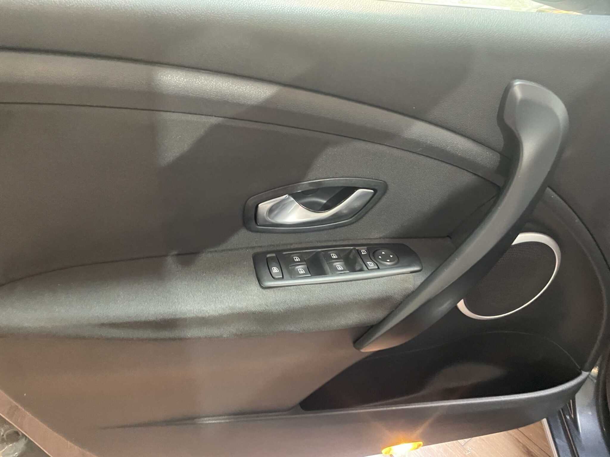 renault-megane-sw-spaziosa-buone-condizioni-35-scaled