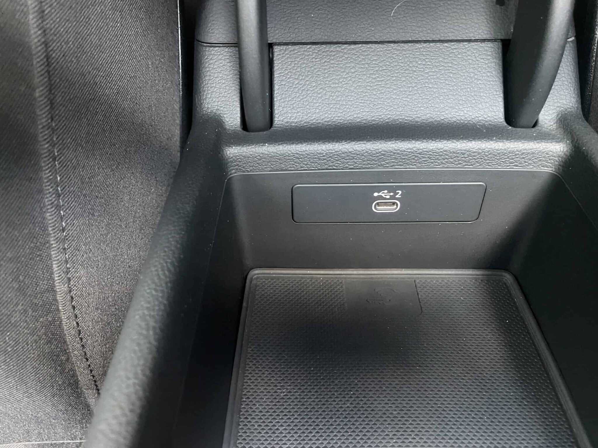 audi-a4-unico-proprietario-tagliandi-certificati-18-audi-a4-avant-2022-hybrida-d (1)