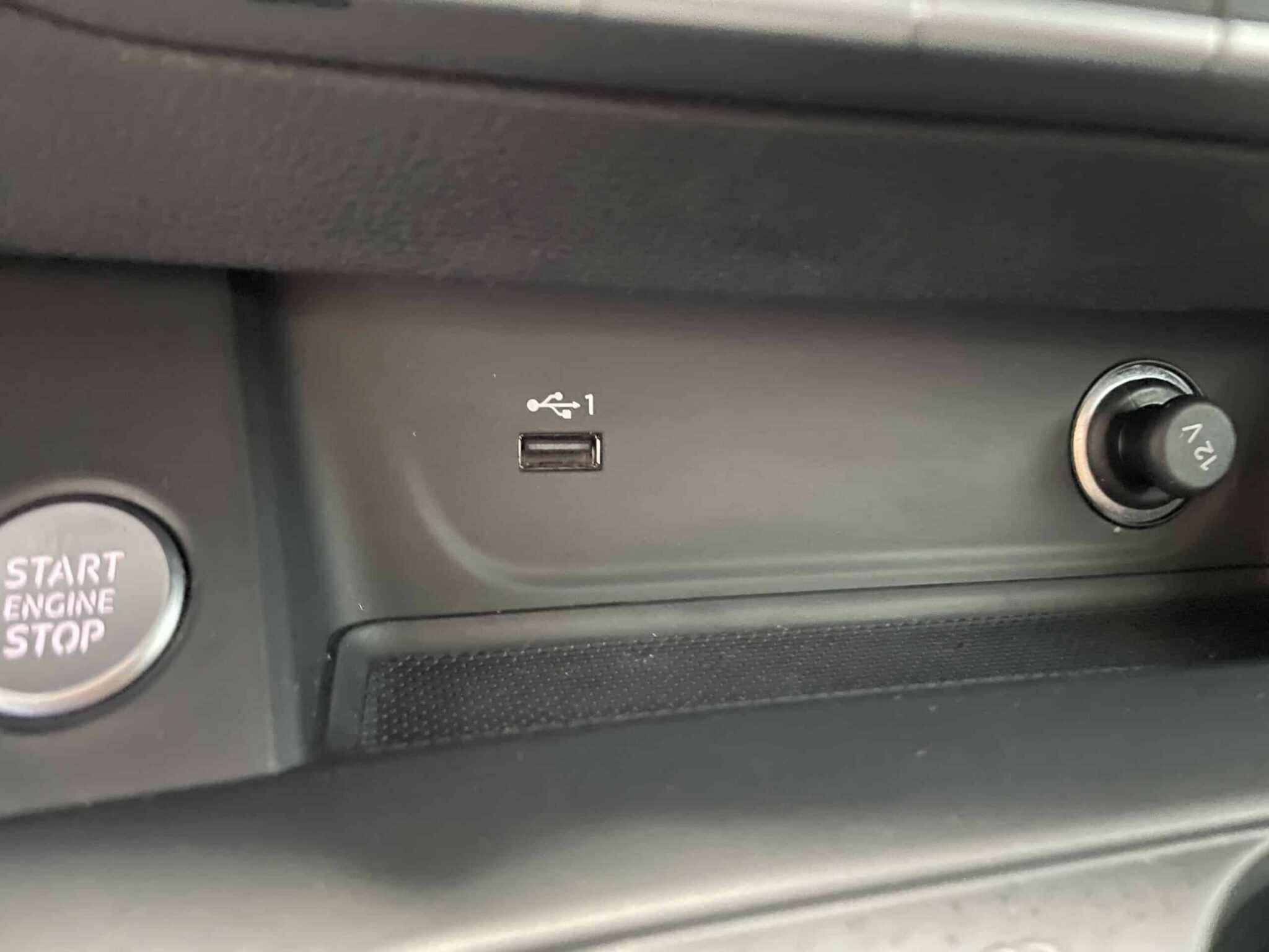 audi-a4-unico-proprietario-tagliandi-certificati-23-audi-a4-avant-2022-hybrida-d (1)