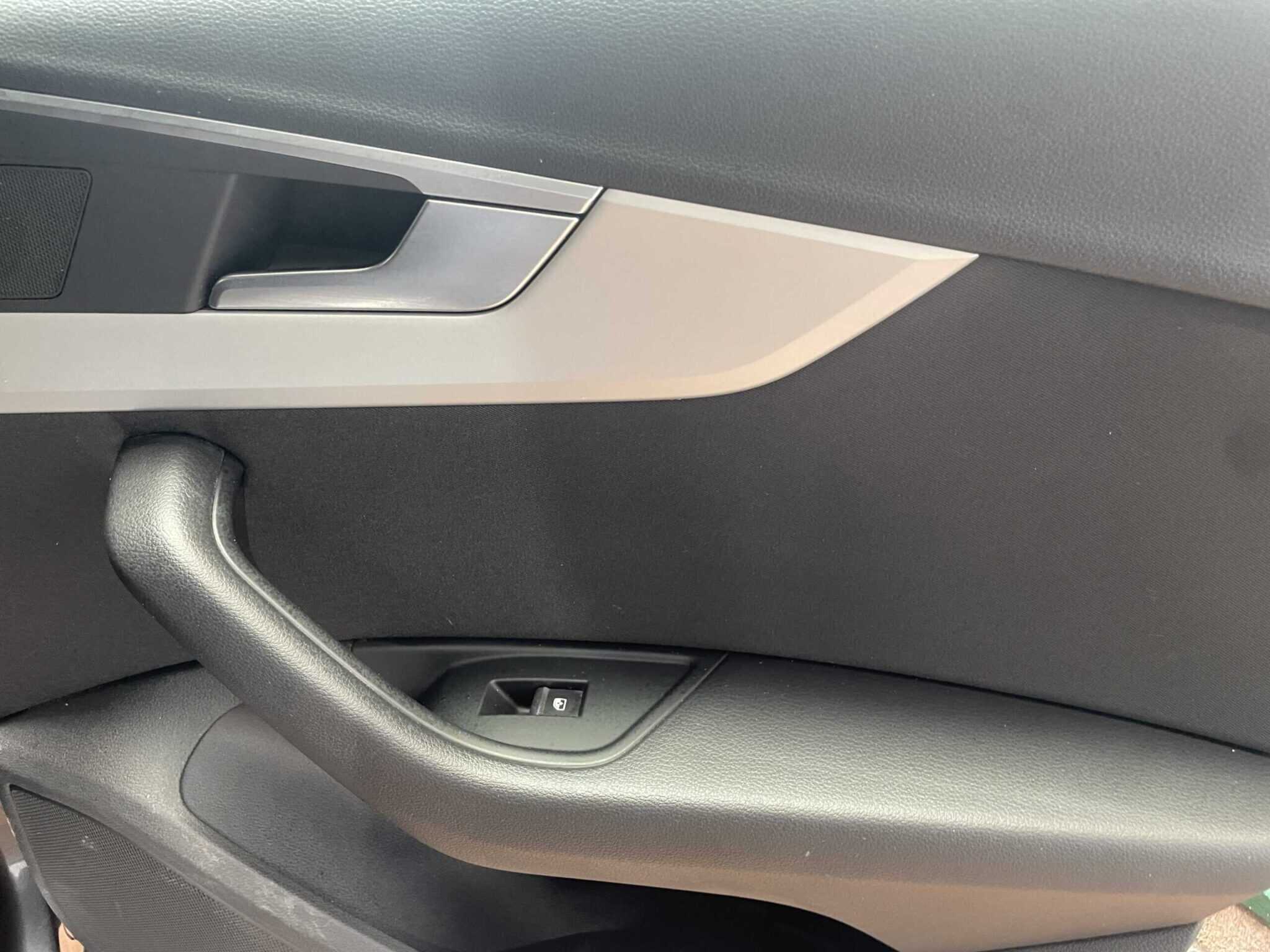 audi-a4-unico-proprietario-tagliandi-certificati-48-scaled