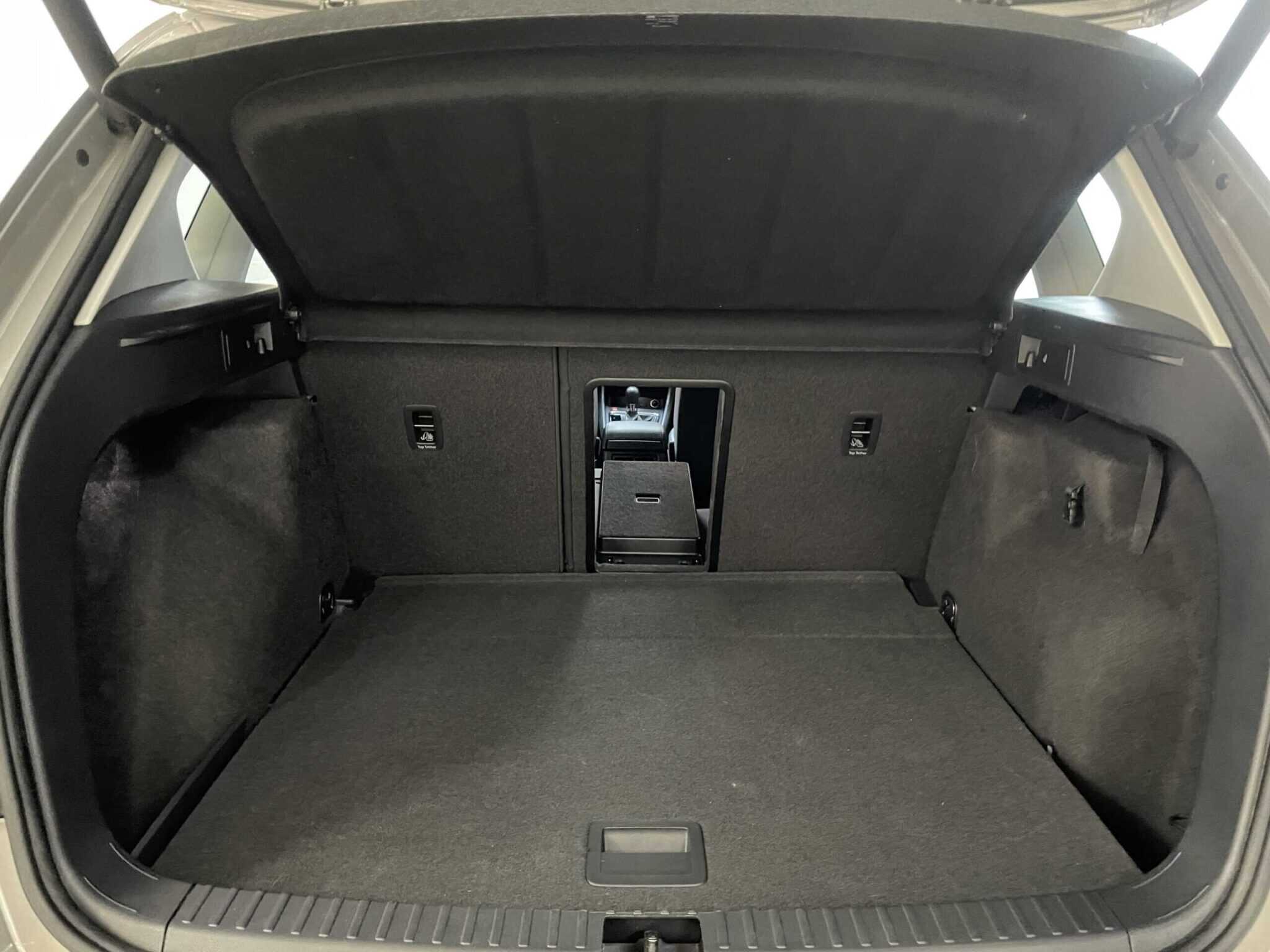 seat-ateca-150e-al-mese-automatico-unico-proprietario-28-seat-ateca-2017-benzina