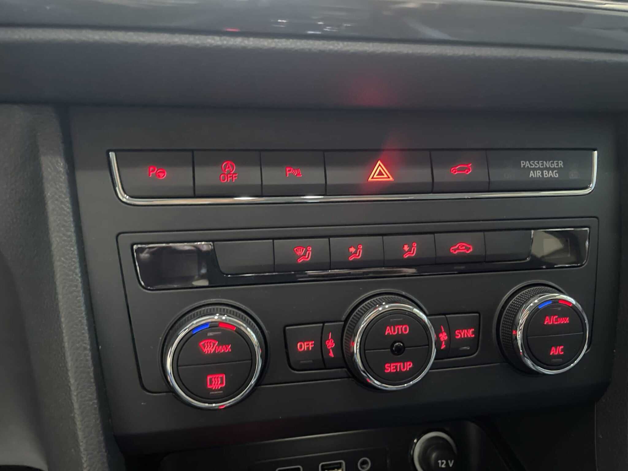 seat-ateca-150e-al-mese-automatico-unico-proprietario-32-seat-ateca-2017-benzina