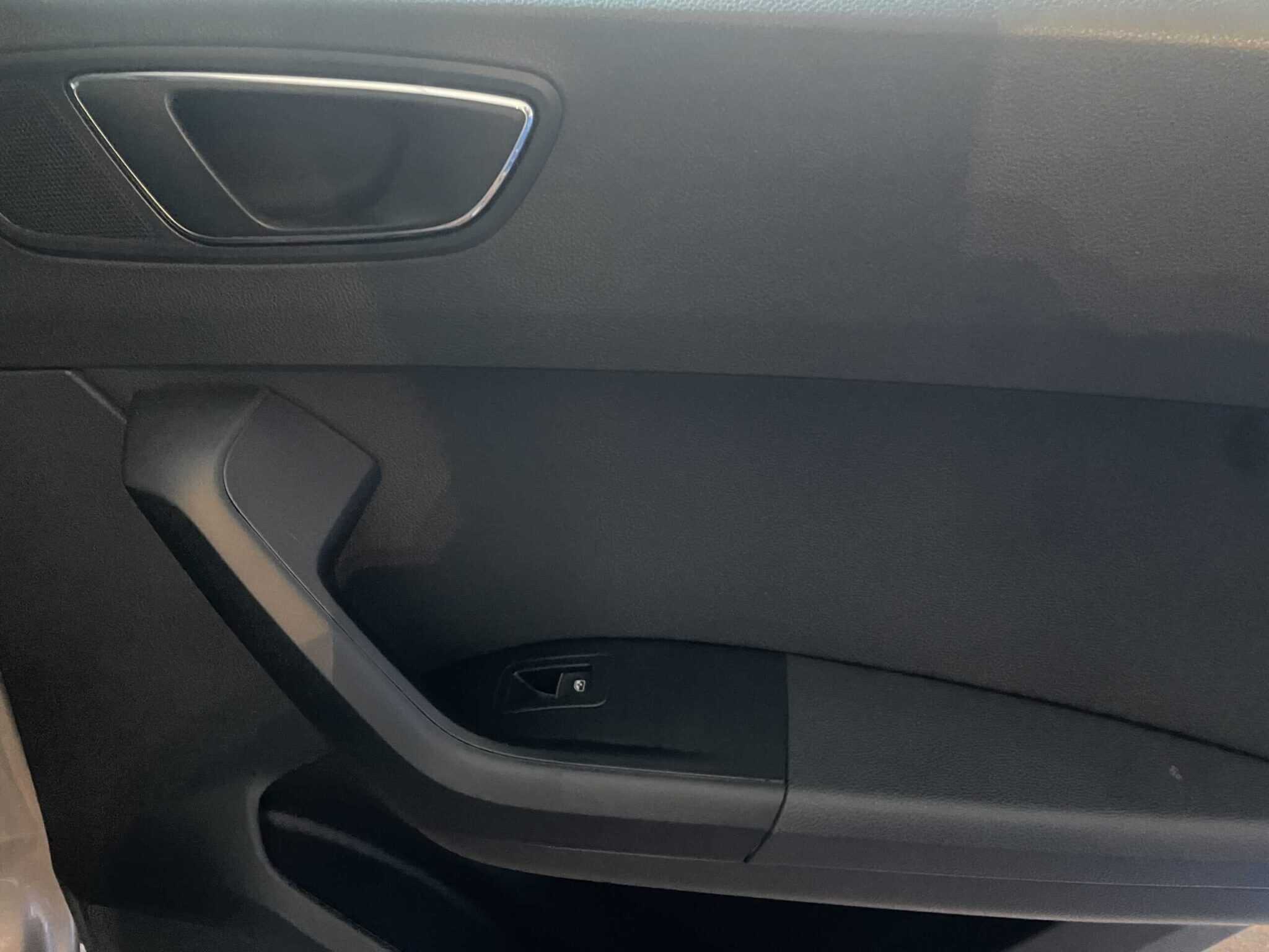 seat-ateca-150e-al-mese-automatico-unico-proprietario-57-scaled