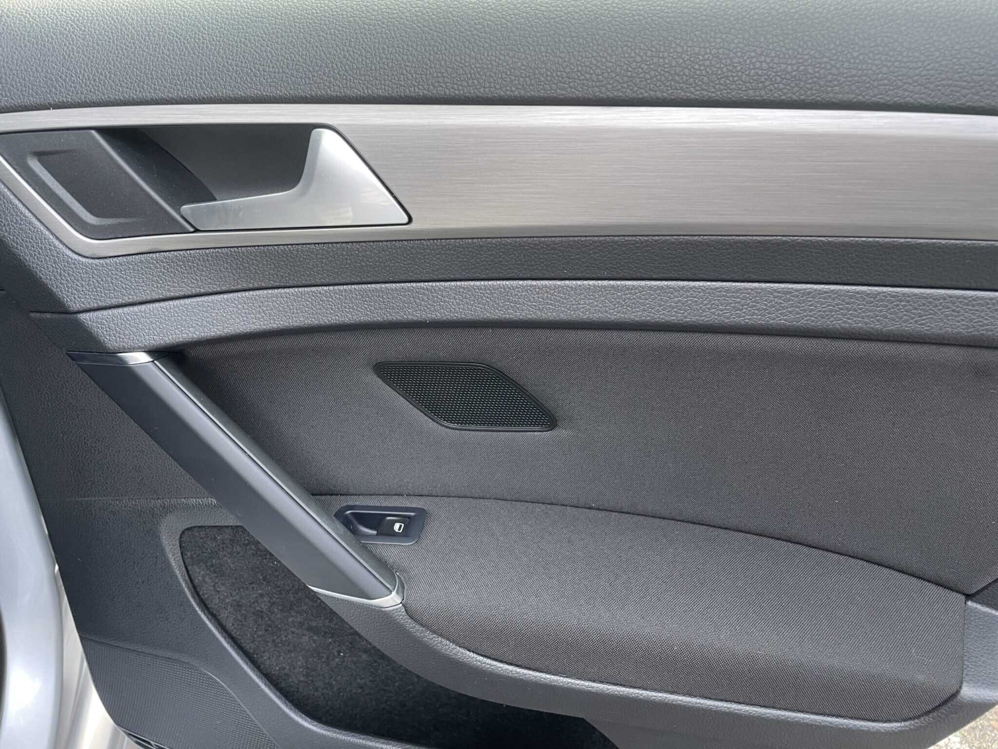 volkswagen-golf-neopatentati-metano-bassi-consumi-36-scaled