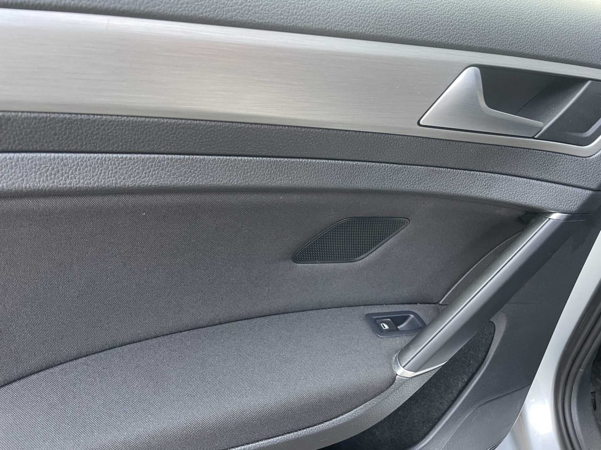 volkswagen-golf-neopatentati-metano-bassi-consumi-38-scaled